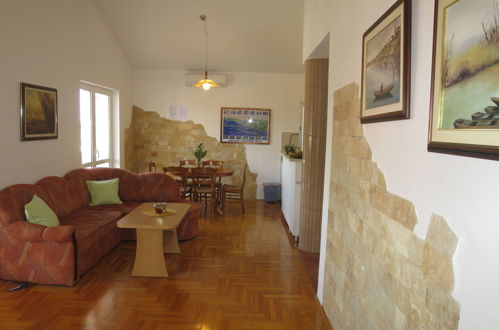 Foto 9 - Apartamento de 2 habitaciones en Jasenice con vistas al mar