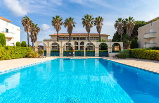 Photo 1 - Appartement de 1 chambre à Le Lavandou avec piscine et vues à la mer