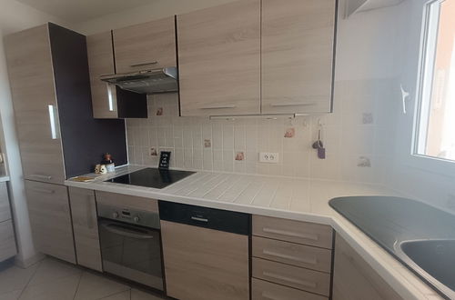 Foto 15 - Appartamento con 1 camera da letto a Fréjus con terrazza