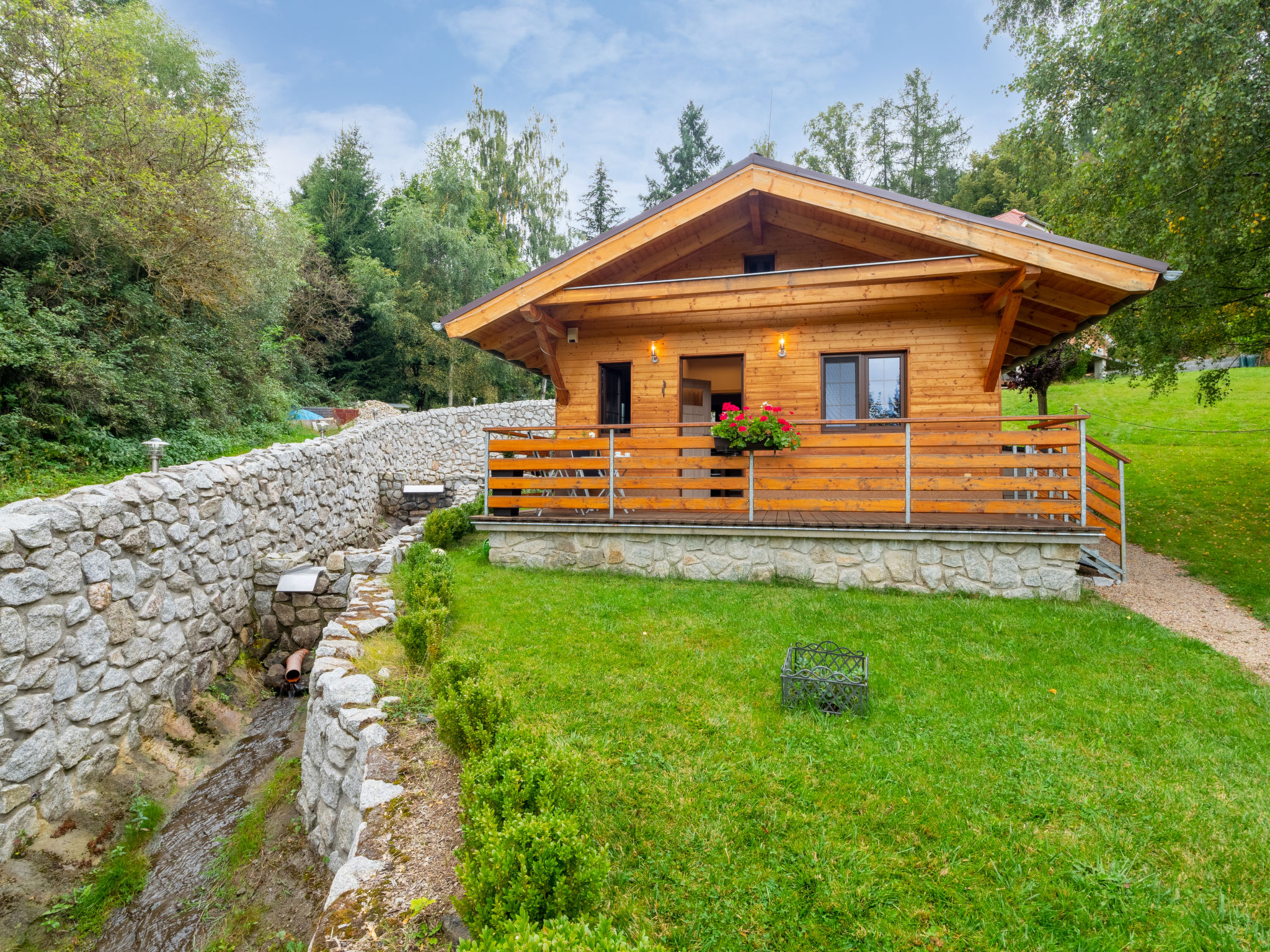 Foto 1 - Haus mit 1 Schlafzimmer in Bečov nad Teplou mit garten und terrasse