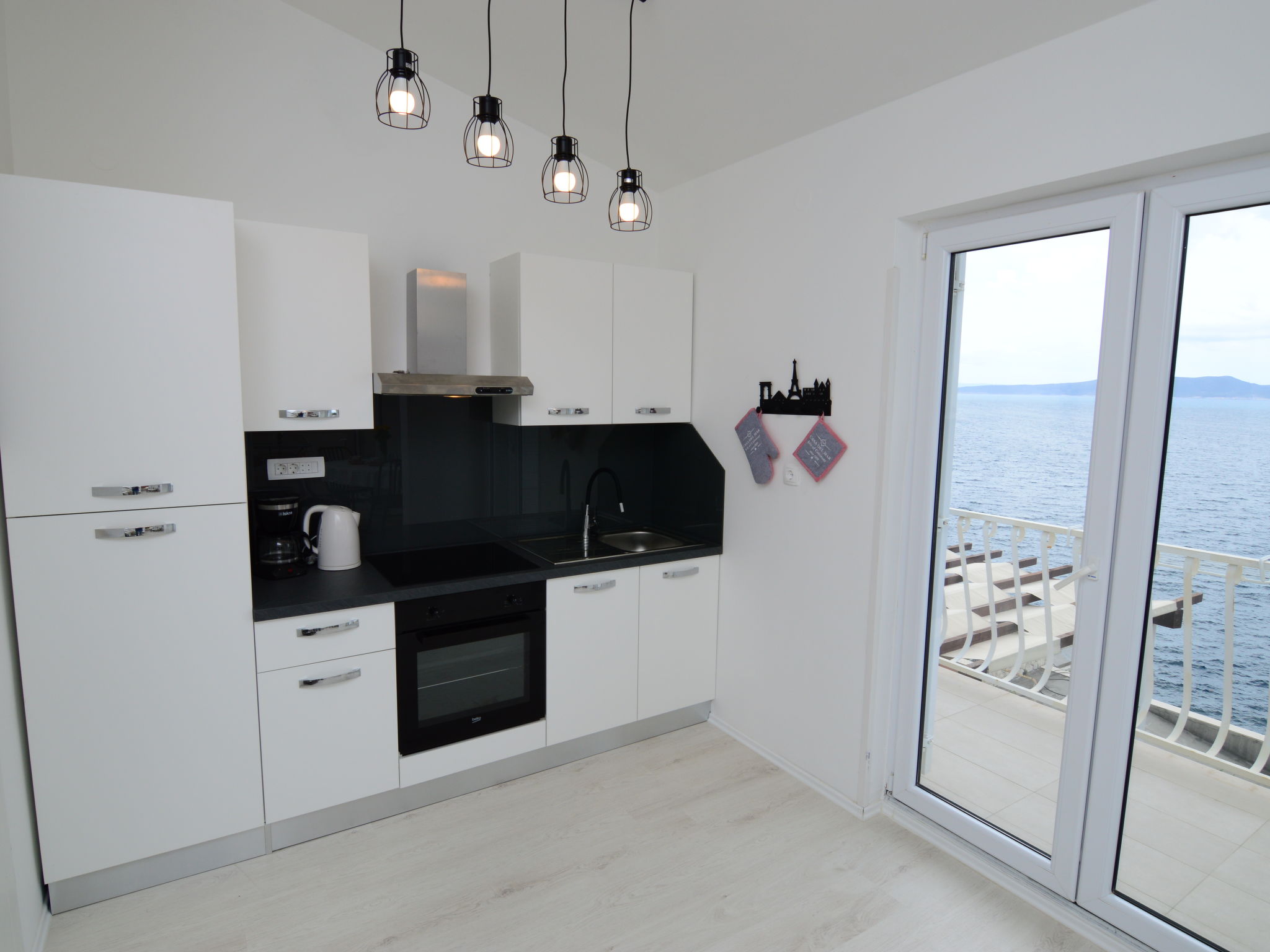 Foto 5 - Apartamento de 2 habitaciones en Omiš con jardín y terraza