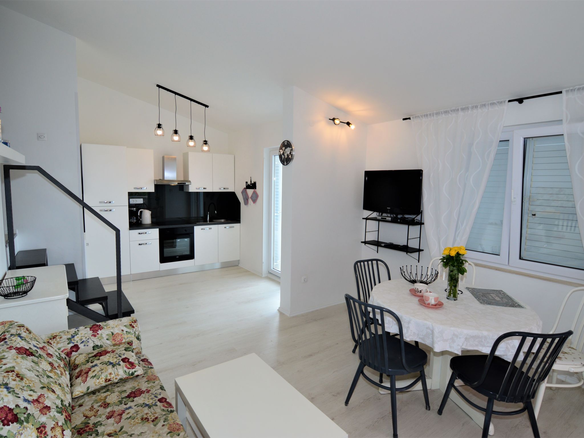 Foto 3 - Appartamento con 2 camere da letto a Omiš con terrazza e vista mare