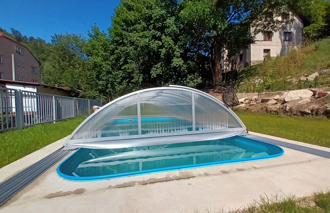 Apartamento de 2 quartos em Desná com piscina e jardim - Foto 1