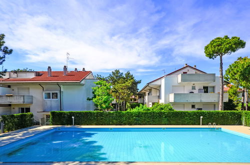 Photo 20 - Appartement de 1 chambre à Lignano Sabbiadoro avec piscine et jardin