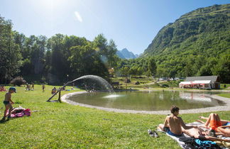 Foto 2 - Appartamento con 3 camere da letto a Saint-Colomban-des-Villards con terrazza e vista sulle montagne