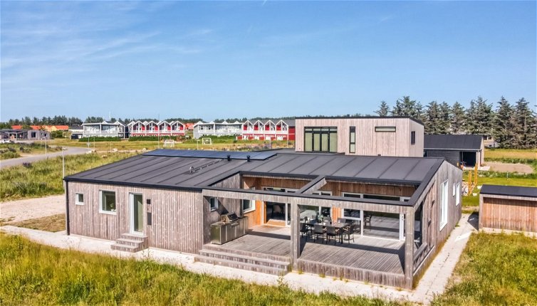 Photo 1 - Maison de 6 chambres à Løkken avec terrasse et bain à remous