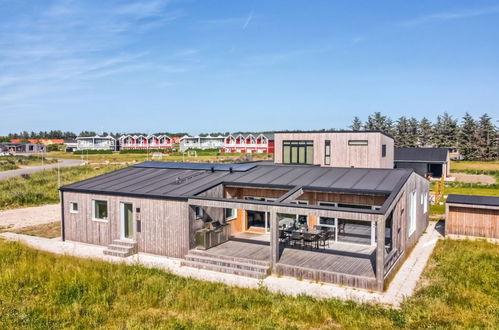 Photo 1 - Maison de 6 chambres à Løkken avec terrasse et bain à remous