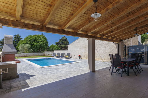 Photo 12 - Maison de 3 chambres à Ližnjan avec piscine privée et jardin