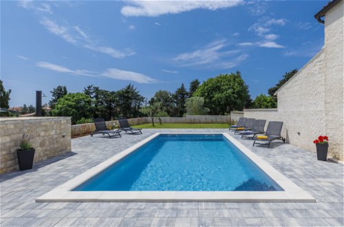 Foto 2 - Casa de 3 quartos em Ližnjan com piscina privada e jardim