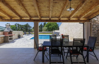 Foto 3 - Casa de 3 quartos em Ližnjan com piscina privada e jardim