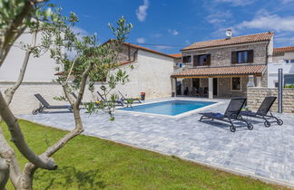 Photo 1 - Maison de 3 chambres à Ližnjan avec piscine privée et jardin