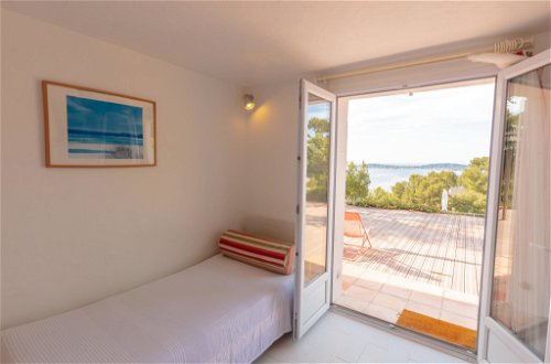 Photo 17 - Appartement de 2 chambres à Hyères avec piscine et vues à la mer