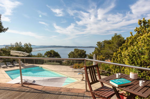 Photo 2 - Appartement de 2 chambres à Hyères avec piscine et vues à la mer