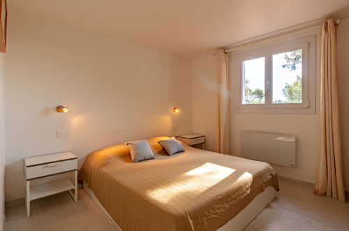 Foto 15 - Appartamento con 2 camere da letto a Hyères con piscina e vista mare