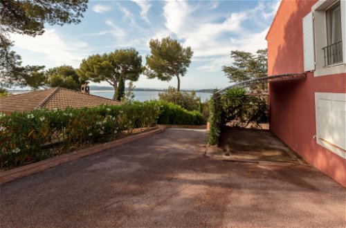 Photo 32 - 2 bedroom Apartment in Hyères with swimming pool and sea view