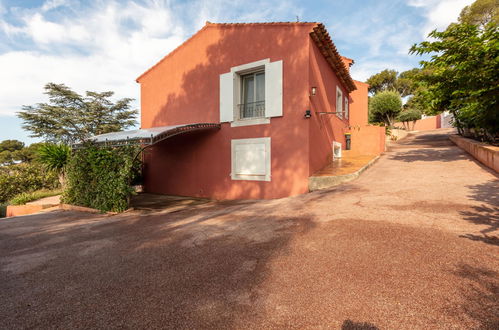 Photo 33 - 2 bedroom Apartment in Hyères with swimming pool and garden