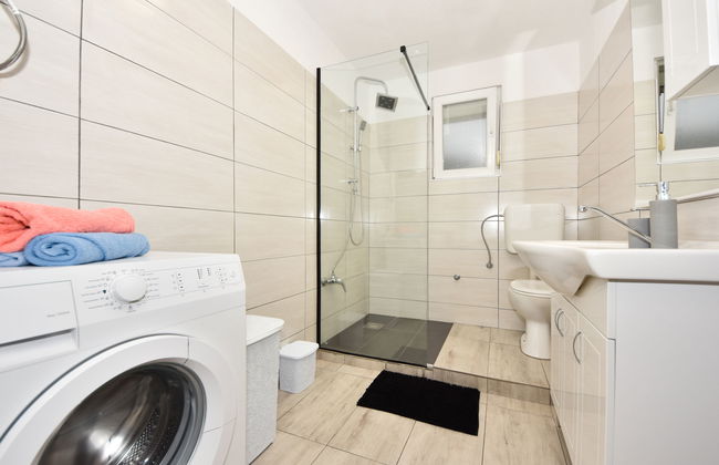 Casa de 6 quartos em Jasenice com piscina privada e terraço - Foto 24