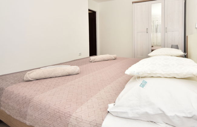 Casa de 6 quartos em Jasenice com piscina privada e terraço - Foto 23