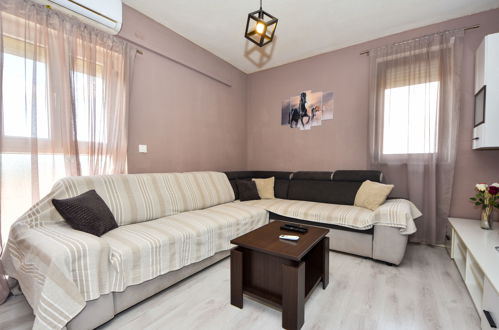 Photo 5 - 4 bedroom House in Jasenice with private pool and sea view