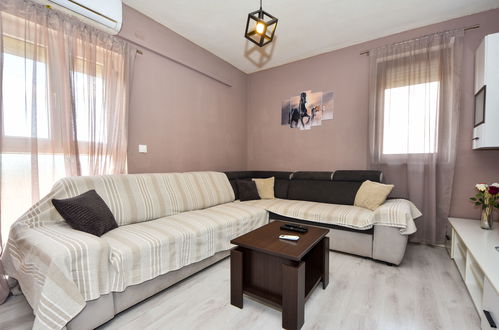 Foto 5 - Casa con 4 camere da letto a Jasenice con piscina privata e vista mare