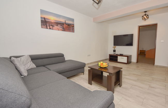 Casa de 6 quartos em Jasenice com piscina privada e terraço - Foto 16