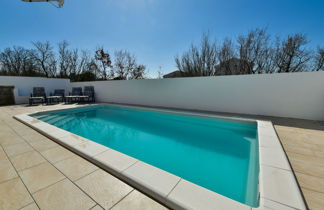 Photo 2 - Maison de 4 chambres à Jasenice avec piscine privée et vues à la mer