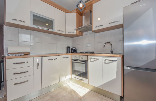 Casa de 6 quartos em Jasenice com piscina privada e terraço - Foto 6