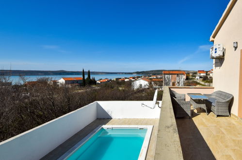 Foto 33 - Casa de 4 quartos em Jasenice com piscina privada e vistas do mar