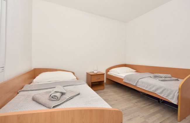 Casa de 6 quartos em Jasenice com piscina privada e terraço - Foto 25