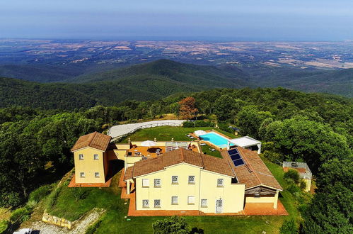 Foto 1 - Casa de 7 habitaciones en Montecatini Val di Cecina con piscina privada y jardín