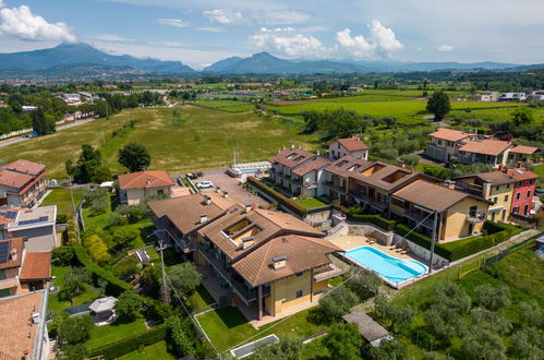 Foto 5 - Apartamento de 2 habitaciones en Lazise con piscina y vistas a la montaña