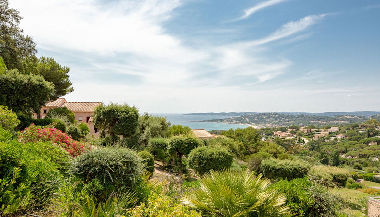 Foto 1 - Apartamento de 1 habitación en Sainte-Maxime con piscina y vistas al mar