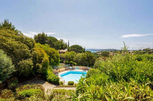 Foto 12 - Apartamento de 1 habitación en Sainte-Maxime con piscina y vistas al mar