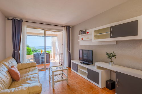 Foto 4 - Apartment mit 1 Schlafzimmer in Sainte-Maxime mit schwimmbad und blick aufs meer