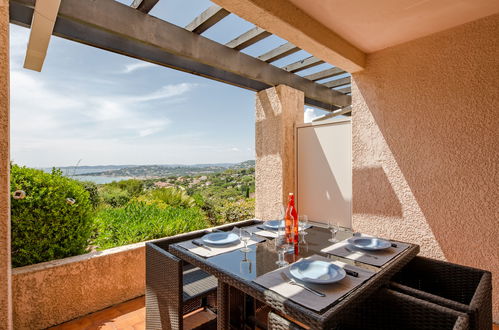 Photo 3 - Appartement de 1 chambre à Sainte-Maxime avec piscine et vues à la mer