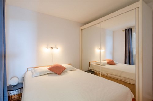 Foto 5 - Apartment mit 1 Schlafzimmer in Sainte-Maxime mit schwimmbad und blick aufs meer