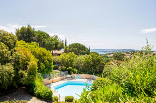 Foto 10 - Apartment mit 1 Schlafzimmer in Sainte-Maxime mit schwimmbad und blick aufs meer