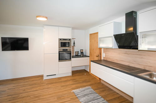 Foto 4 - Apartamento de 3 quartos em Fügen com vista para a montanha