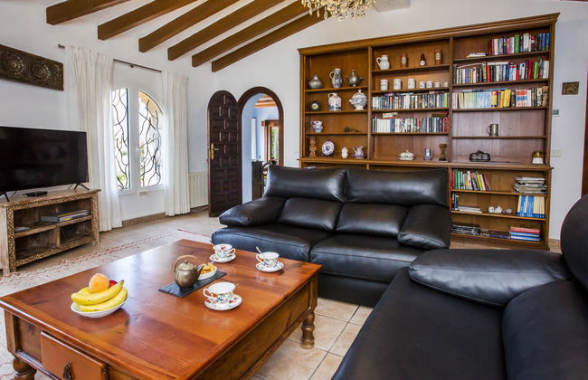 4 bedroom House in Jávea with private pool and garden - Photo 4