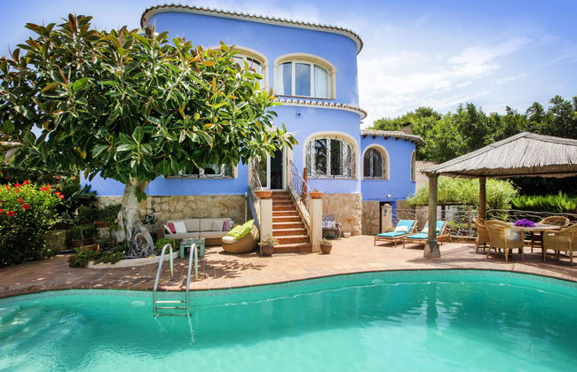 4 bedroom House in Jávea with private pool and garden - Photo 1