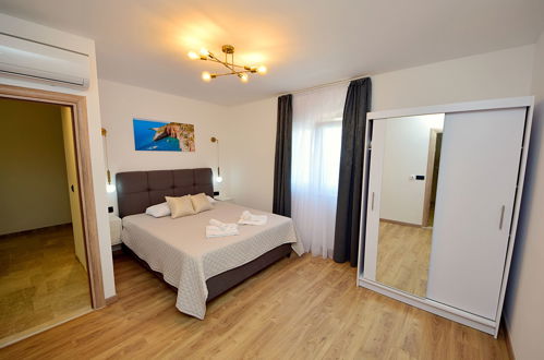 Foto 13 - Apartamento de 2 habitaciones en Hvar con terraza y bañera de hidromasaje