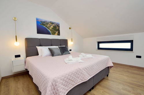 Foto 11 - Appartamento con 2 camere da letto a Hvar con terrazza e vasca idromassaggio