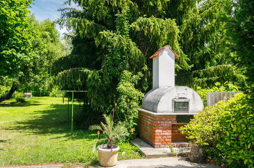 Foto 19 - Casa de 3 quartos em Balatonlelle com jardim e terraço