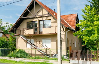 Photo 1 - Maison de 3 chambres à Balatonlelle avec jardin et terrasse