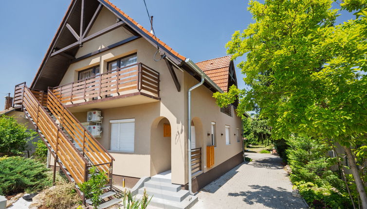 Foto 1 - Apartamento de 3 quartos em Balatonlelle com jardim e terraço