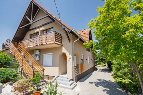 Foto 1 - Apartamento de 3 quartos em Balatonlelle com jardim e terraço