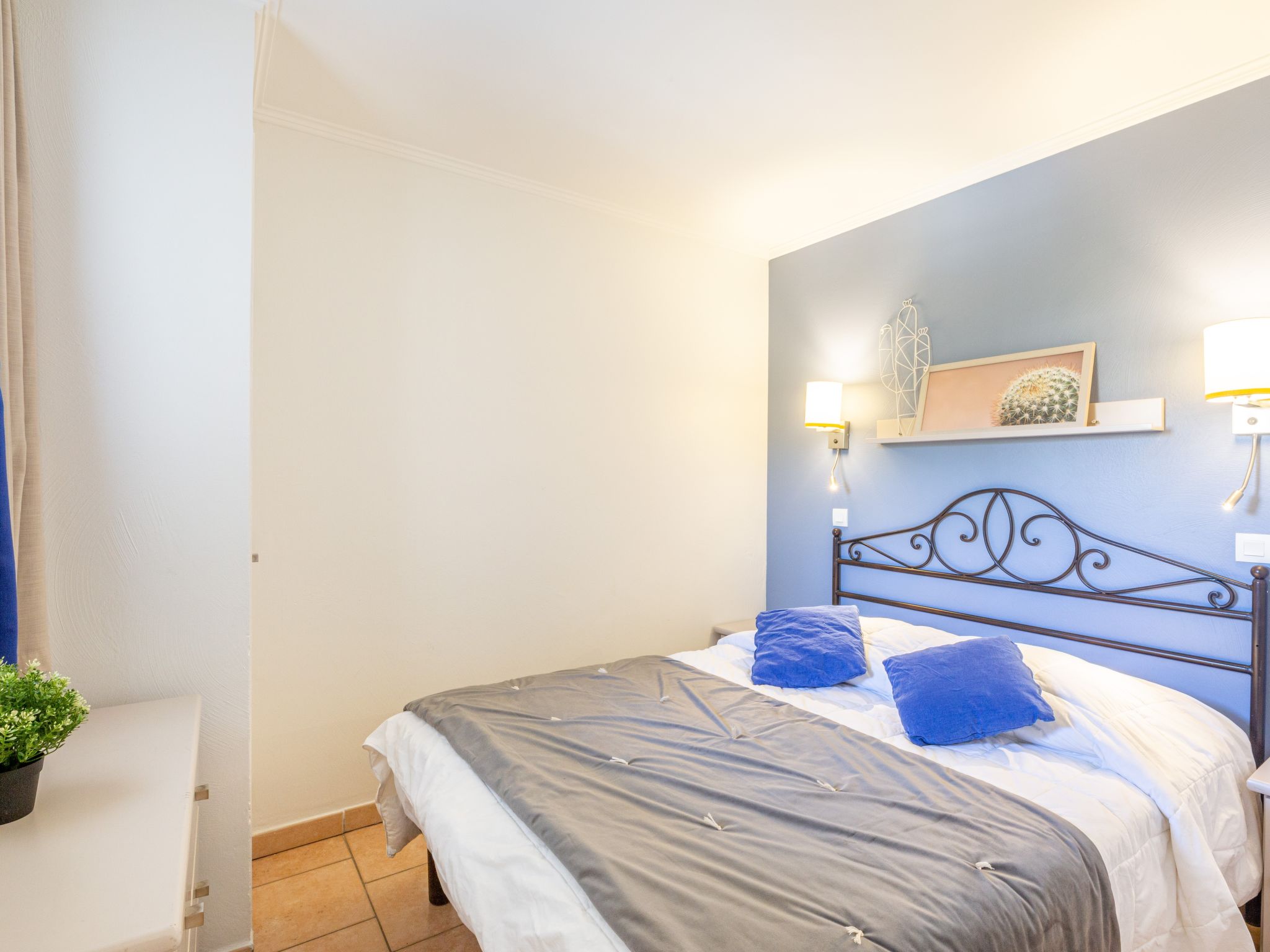 Foto 4 - Apartment mit 1 Schlafzimmer in Roquebrune-sur-Argens mit schwimmbad und blick aufs meer