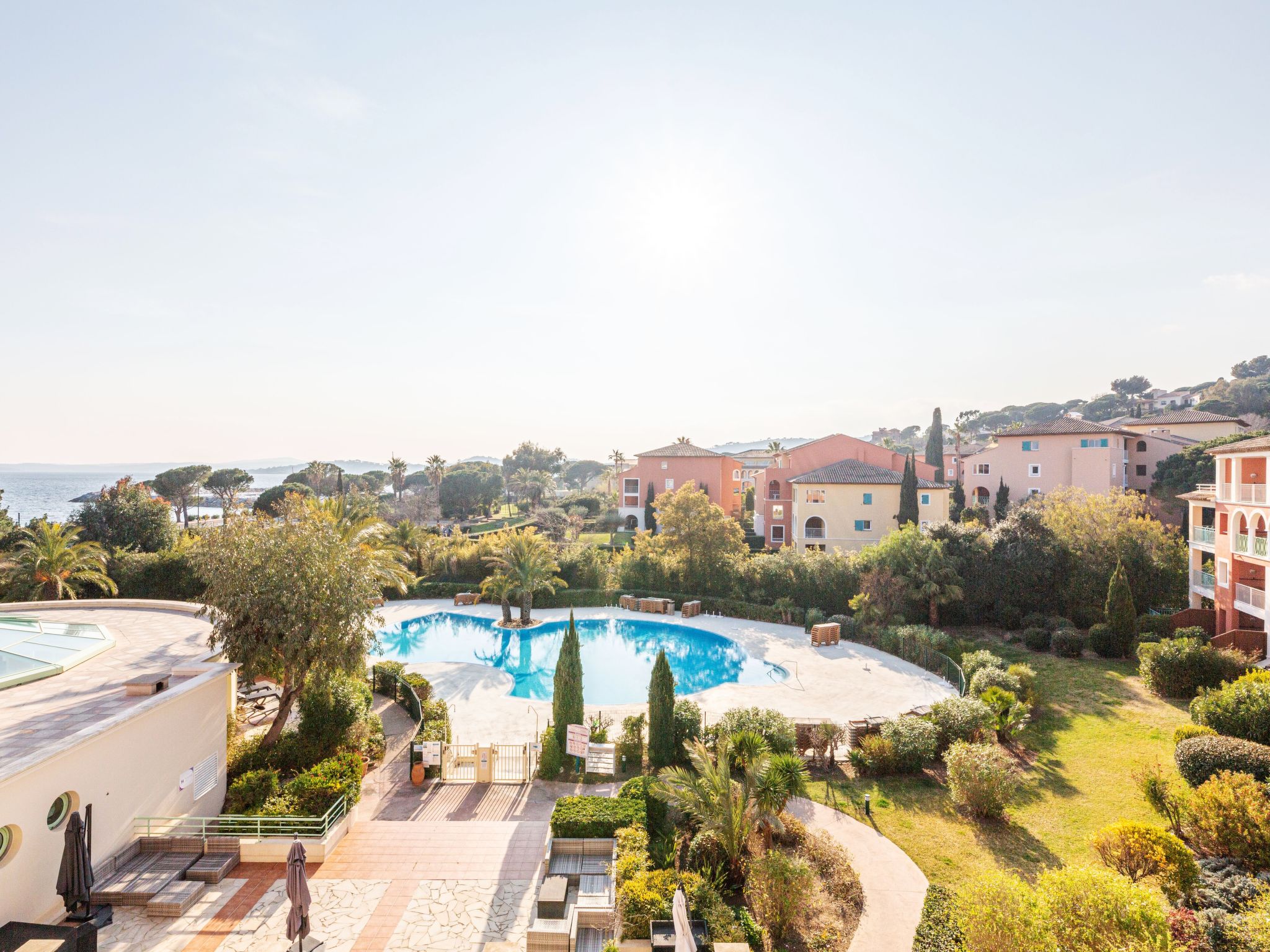 Foto 1 - Apartamento de 1 quarto em Roquebrune-sur-Argens com piscina e vistas do mar