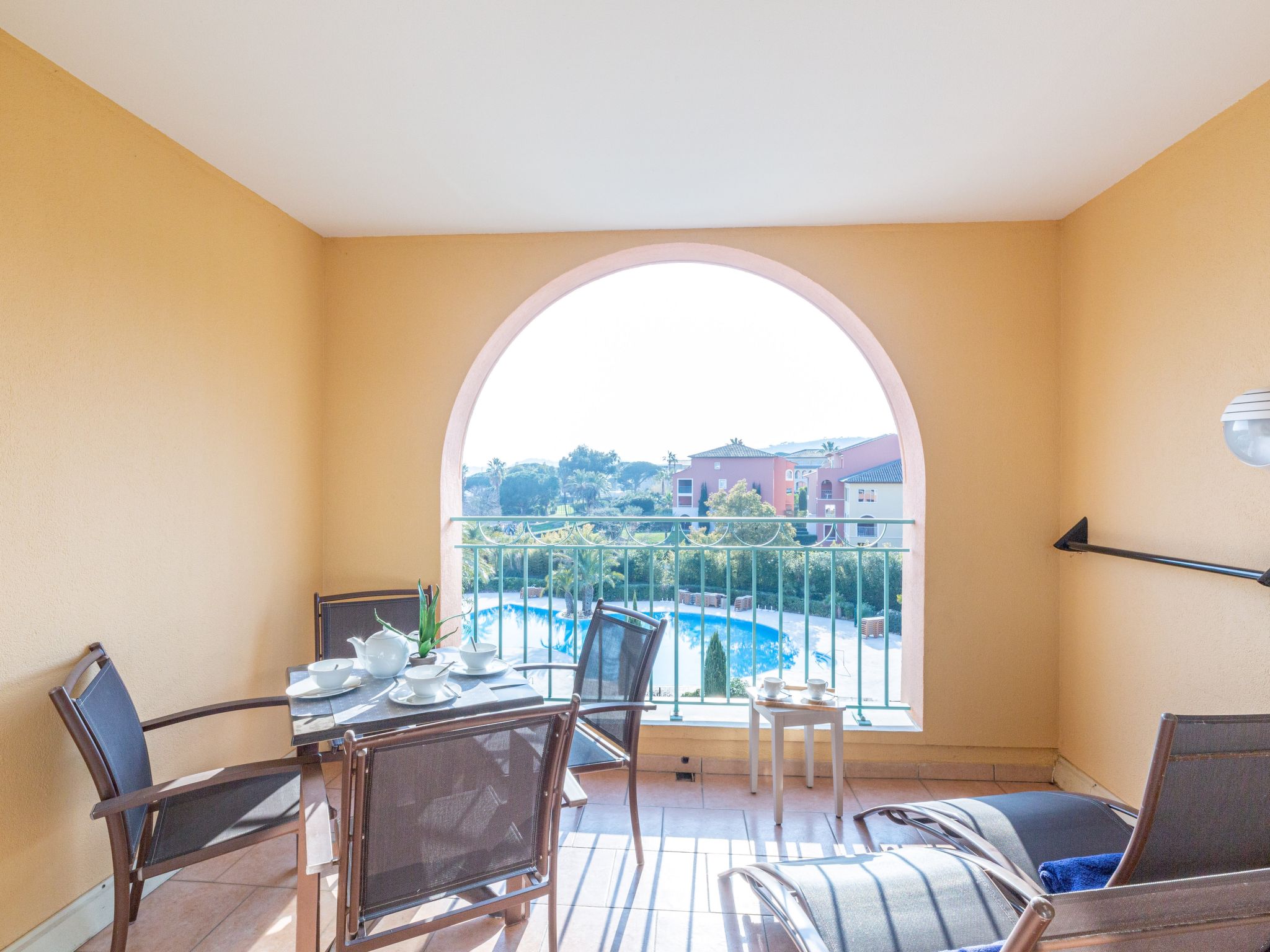 Photo 12 - Appartement de 1 chambre à Roquebrune-sur-Argens avec piscine et jardin