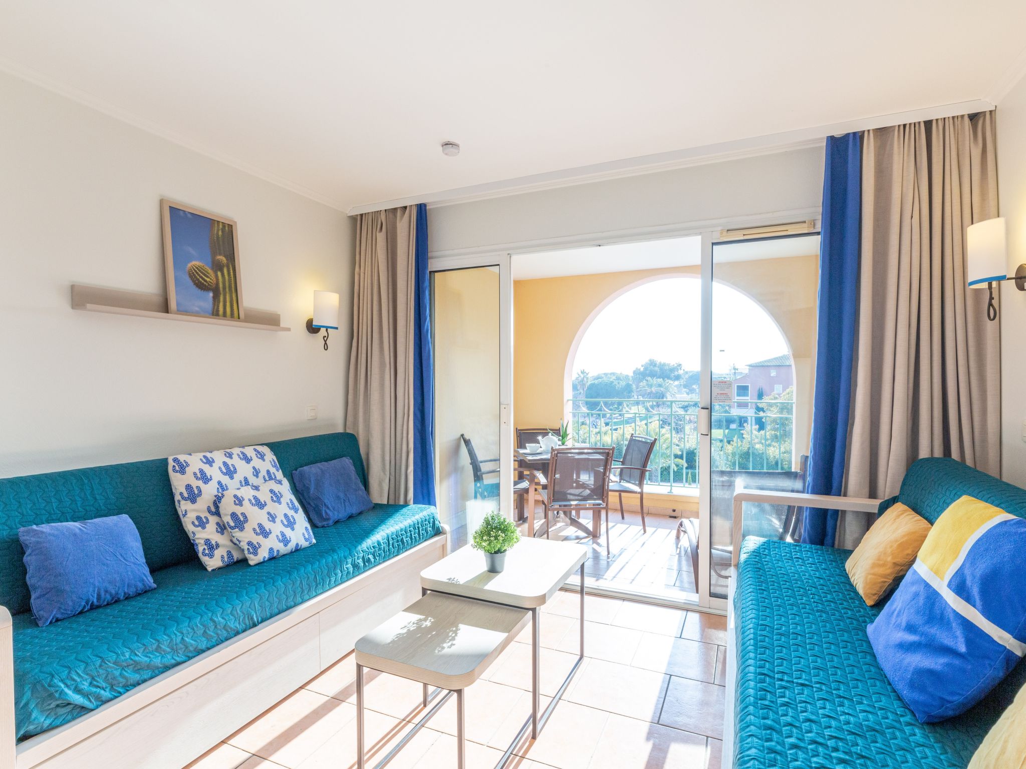 Foto 6 - Apartamento de 1 quarto em Roquebrune-sur-Argens com piscina e vistas do mar